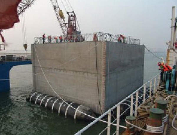 船下水上岸用橡膠氣囊 經(jīng)濟實惠